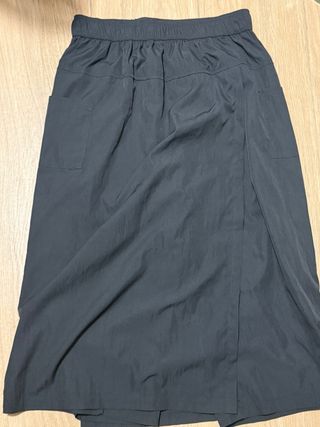 Pantalón falda negro