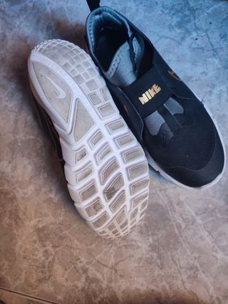 Zapatillas Nike Negro/Dorado Talla 39