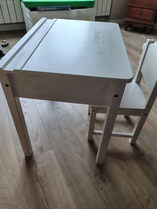 Escritorio y silla infantil blanco Ikea