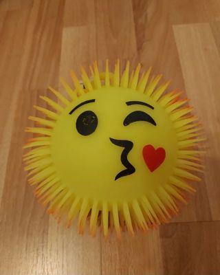 Muñeco Sol Emoji Beso Corazón