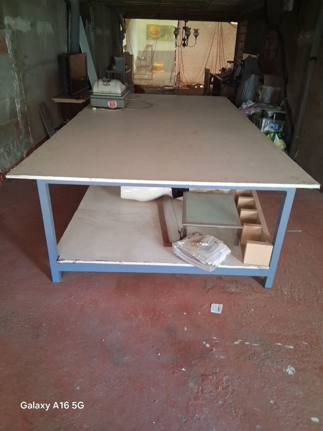 Mesa de trabajo grande