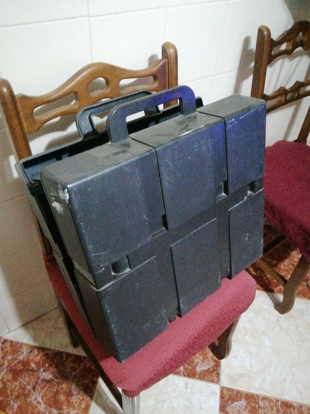 Máquina de escribir Olivetti Studio 46 y maleta.