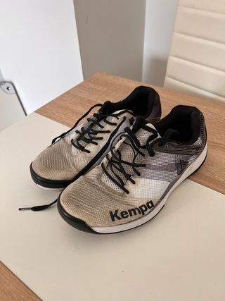 Zapatillas Kempa grises y blancas