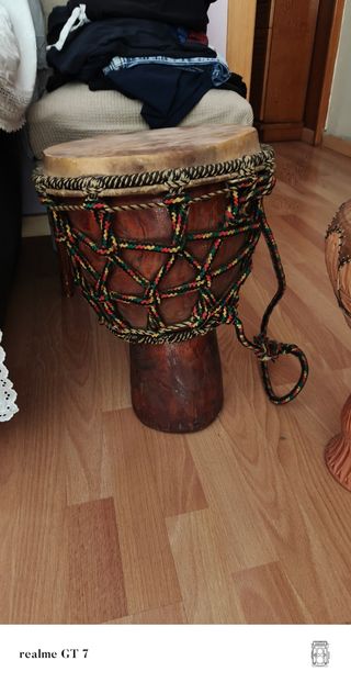 Tambor africano de madera