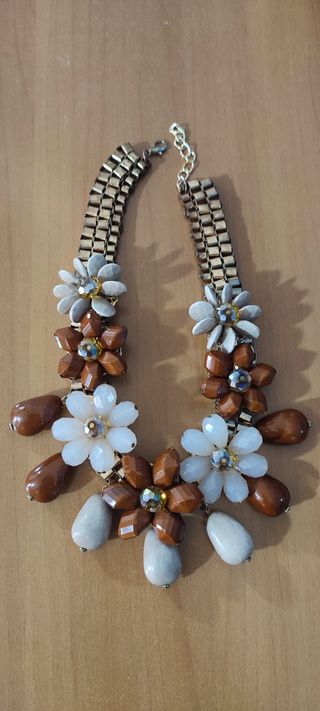 Collana artigianale fiori marroni e bianchi