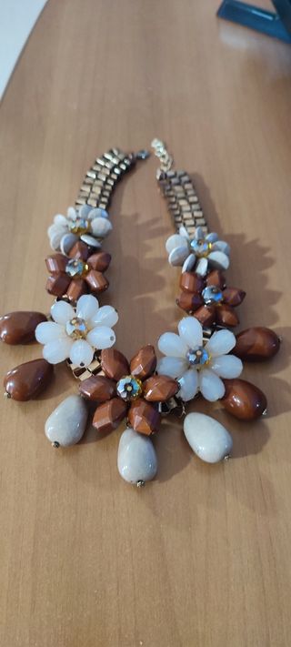 Collana artigianale fiori marroni e bianchi