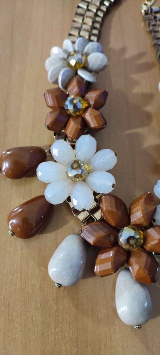 Collana artigianale fiori marroni e bianchi