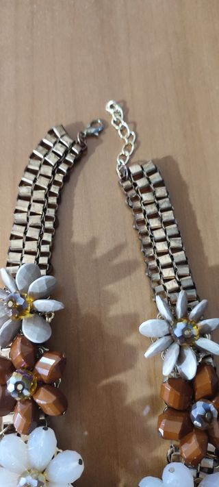 Collana artigianale fiori marroni e bianchi