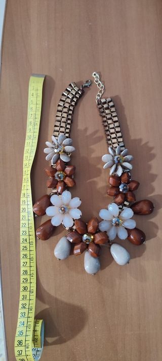 Collana artigianale fiori marroni e bianchi