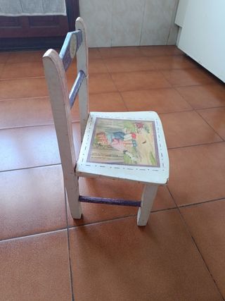 Silla infantil de madera para restaurar