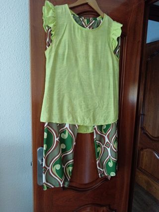 Conjunto de ropa verde y multicolor
Pantalón y cam
