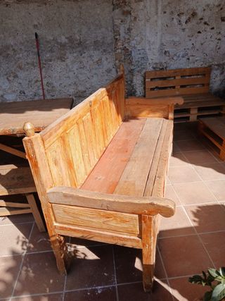Banco antiguo de madera maciza