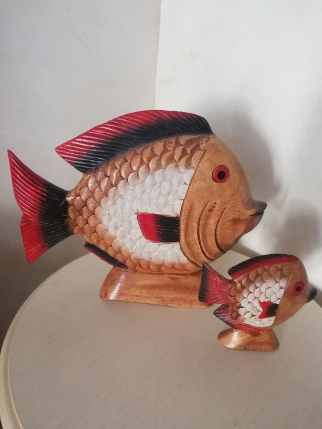 Coppia pesci decorativi in legno dipinti a mano