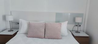 Cabecero de cama de cristal y madera