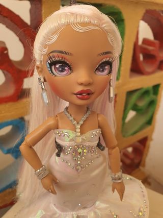 Rainbow High Roxy Grand Muñeca