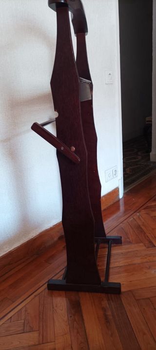 Galán de noche de madera