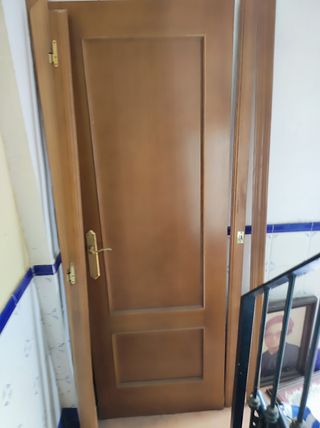 Puerta de madera. Venta en persona