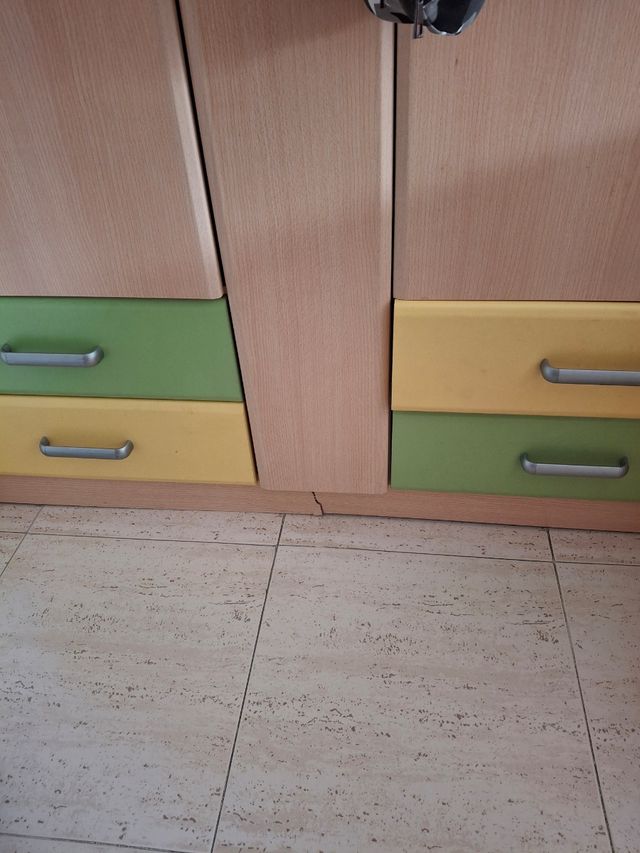 Armario juvenil madera.