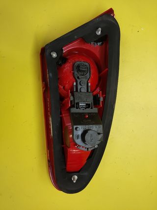 PILOTO TRASERO DERECHO SEAT LEON II (PORTON)
