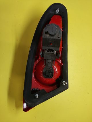 PILOTO TRASERO DERECHO SEAT LEON II (PORTON)
