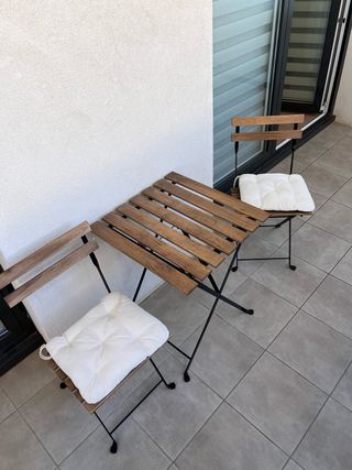 Mesa y Sillas Balcón con Cojines