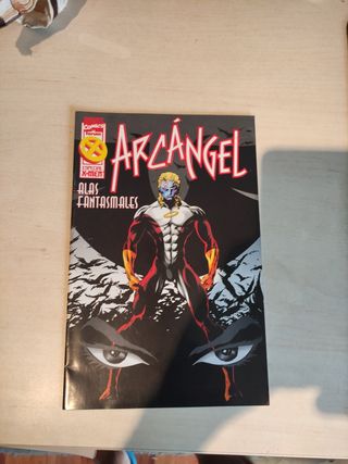 Arcángel alas fantasmales