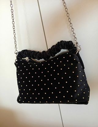 Bolso negro con pedrería