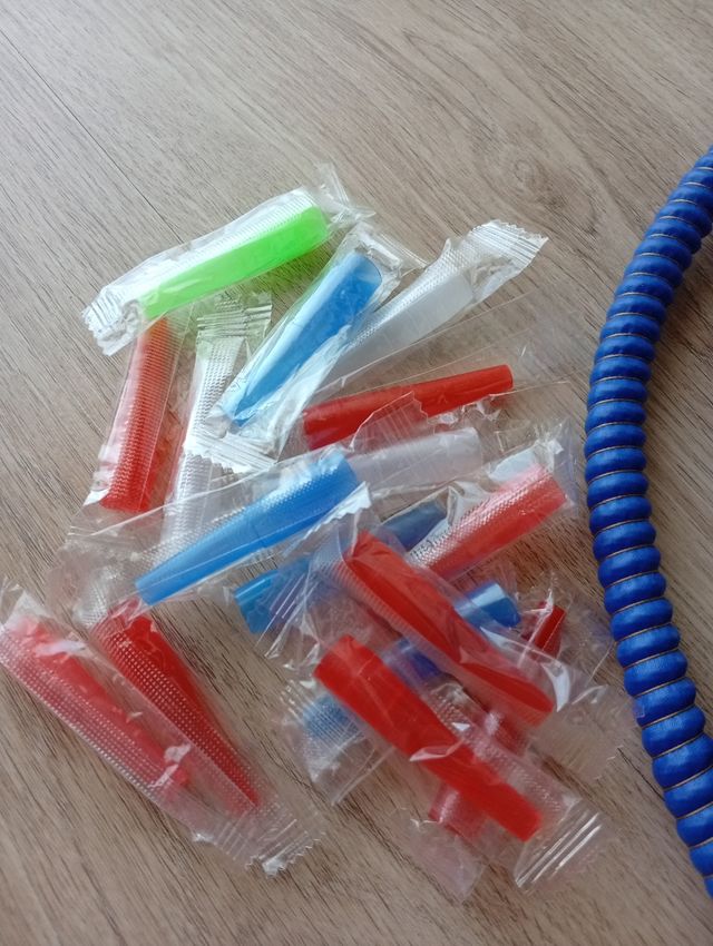 Jarrón azul y plateado de cristal y metal