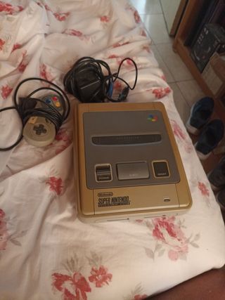Super Nintendo con 1 mando y cable A/C.