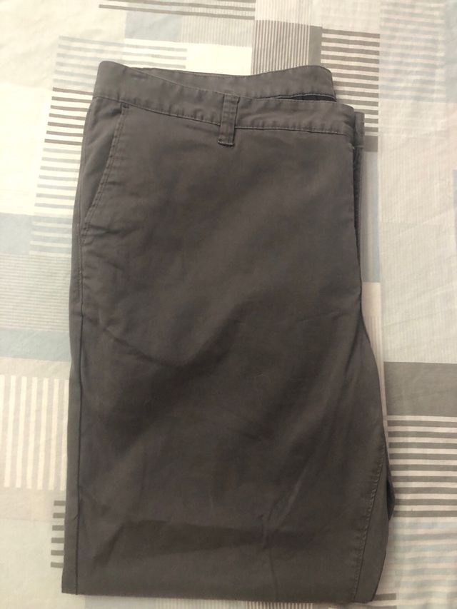Pantalón Kiabi Gris