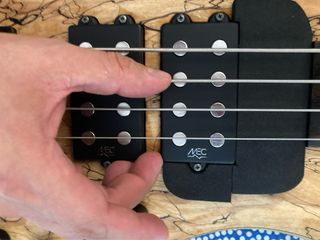 Warwick Corvette $$ 4 S.E. The Lynx con funda.