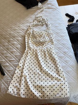 Vestito a pois bianco e nero