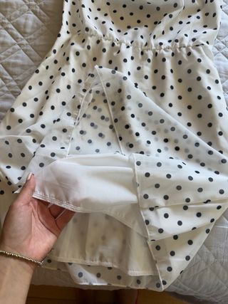 Vestito a pois bianco e nero