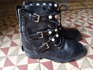 Botines de piel Zara negros con tachuelas