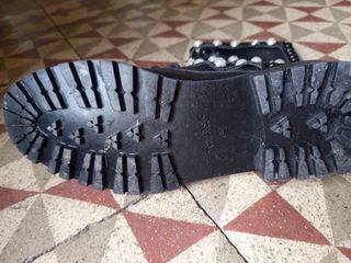 Botines de piel Zara negros con tachuelas