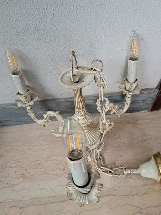 Lampadario vintage bianco e oro