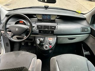Peugeot 807 2012