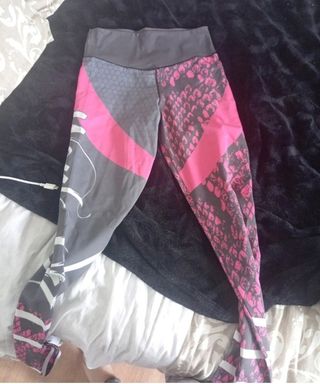 Mallas deportivas grises y rosas