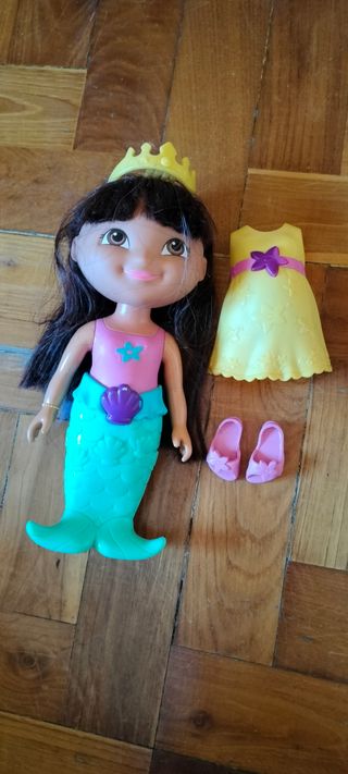 Muñeca Dora con accesorios
