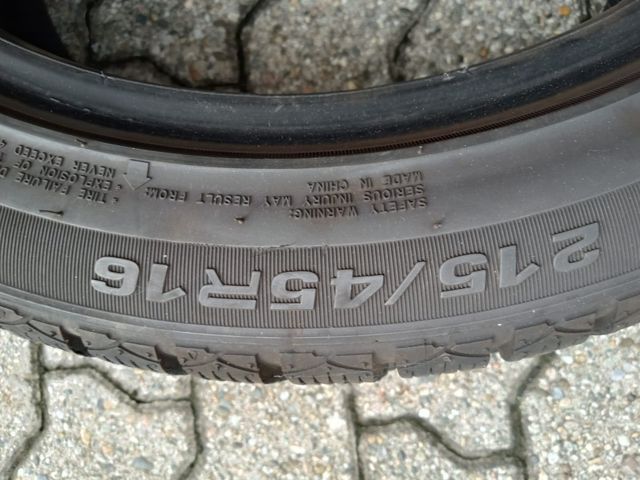 2 Gomme Invernali Momo 215/45 R16