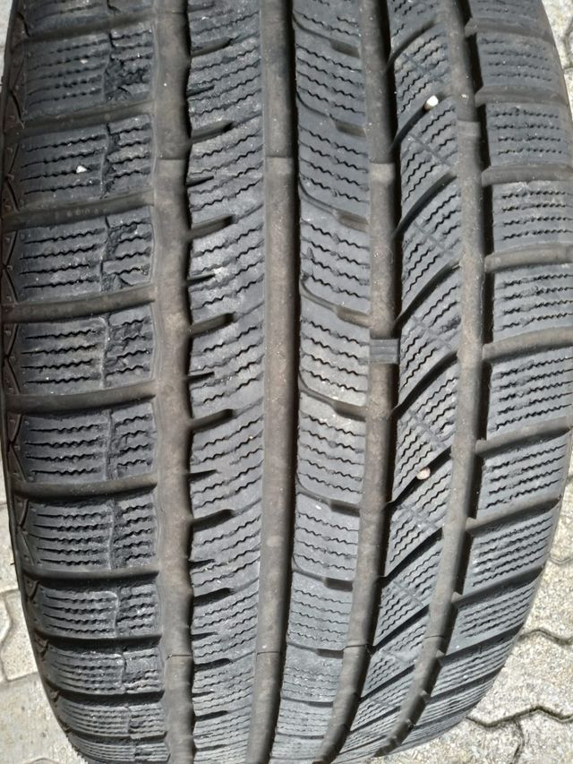 2 Gomme Invernali Momo 215/45 R16