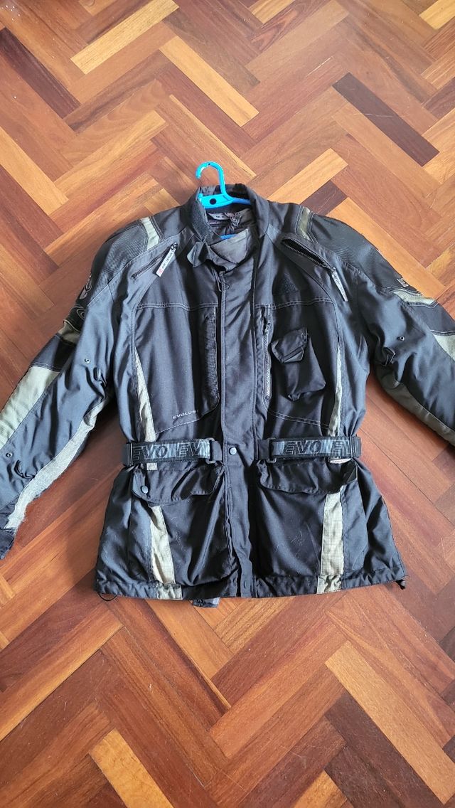 Cazadora Moto3/4 Negra llega casi hasta la rodilla