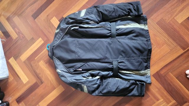 Cazadora Moto3/4 Negra llega casi hasta la rodilla