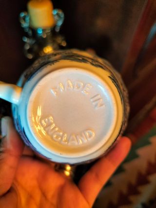 Tazze antiche in ceramica con paesaggio