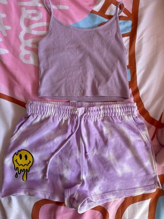 Conjunto morado tie-dye con smiley