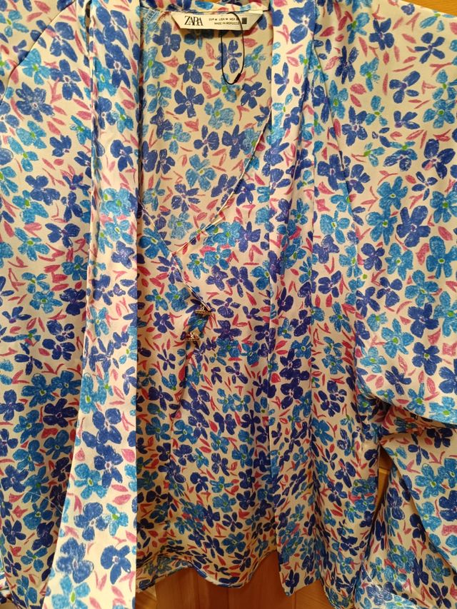 Camisa Zara floral azul y rosa no arruga tejido pr