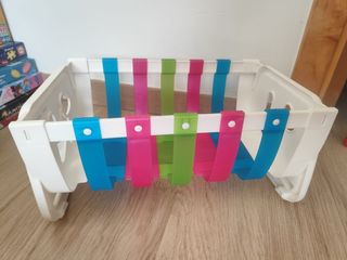 2 Cuna para muñecas con cintas de colores