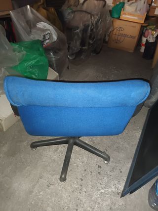 Silla de oficina azul