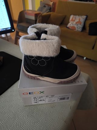 Scarponcini Geox blu taglia 24 ( messi una volta)