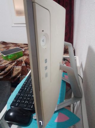 PC Todo en Uno Lenovo Blanco